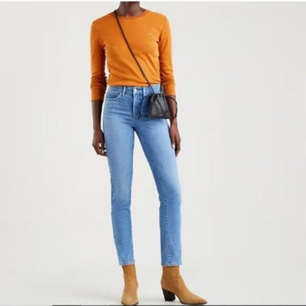 Levi's 312 Shaping Slim Classic Blue Denim Jeans